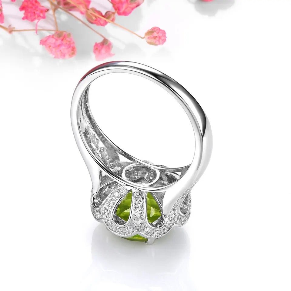 Silver 3.20 ct Peridot Ring