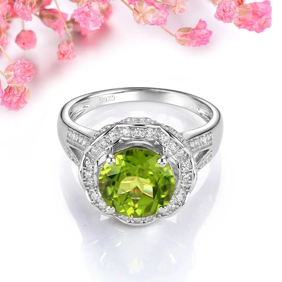 Silver 3.20 ct Peridot Ring