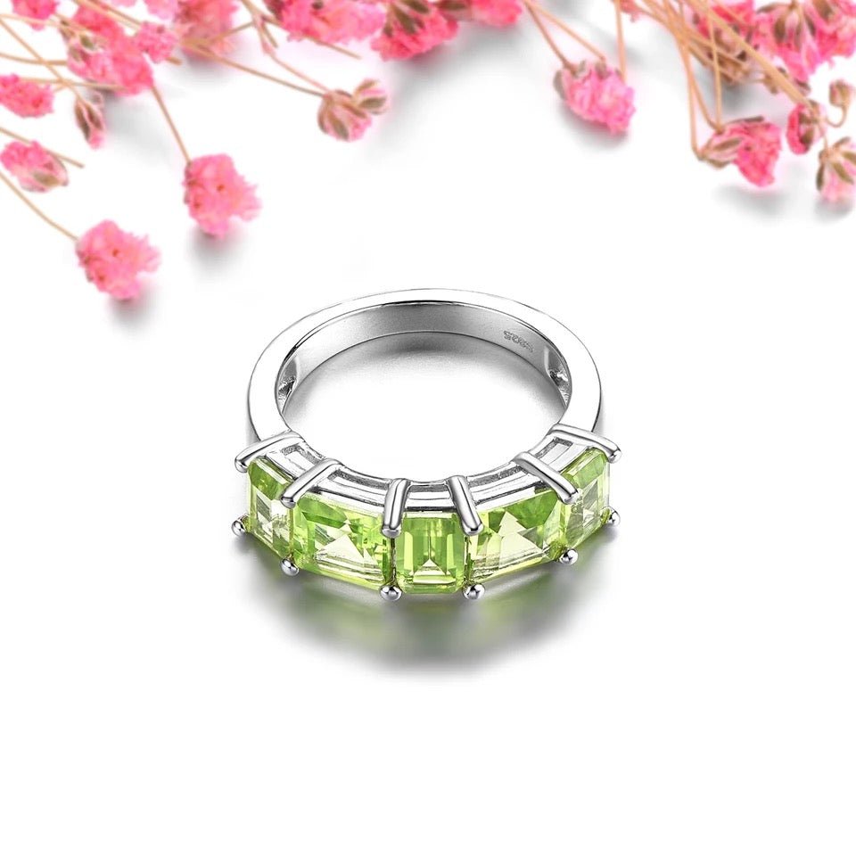 Silver 4.30 ct Peridot Ring