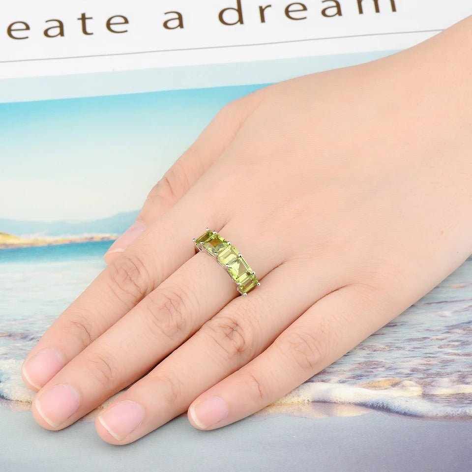 Silver 4.30 ct Peridot Ring