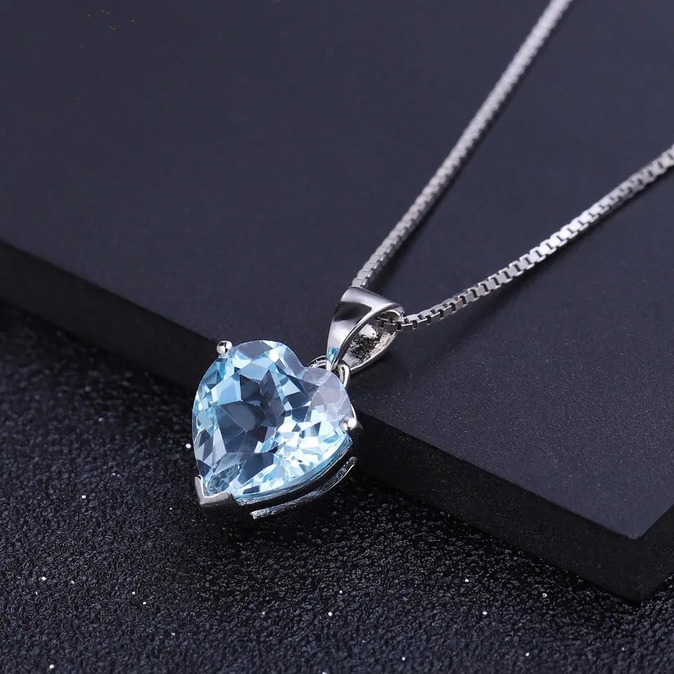 Silver 4.40 ct Topaz Pendant