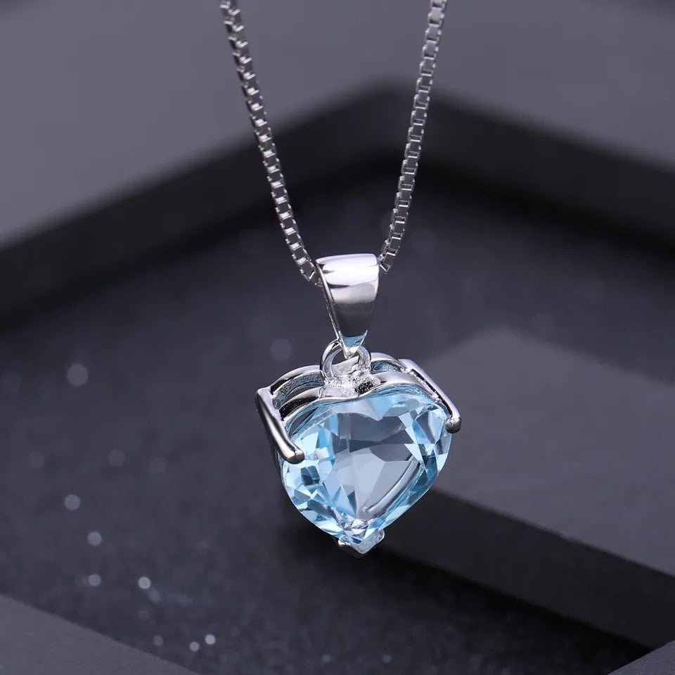 Silver 4.40 ct Topaz Pendant