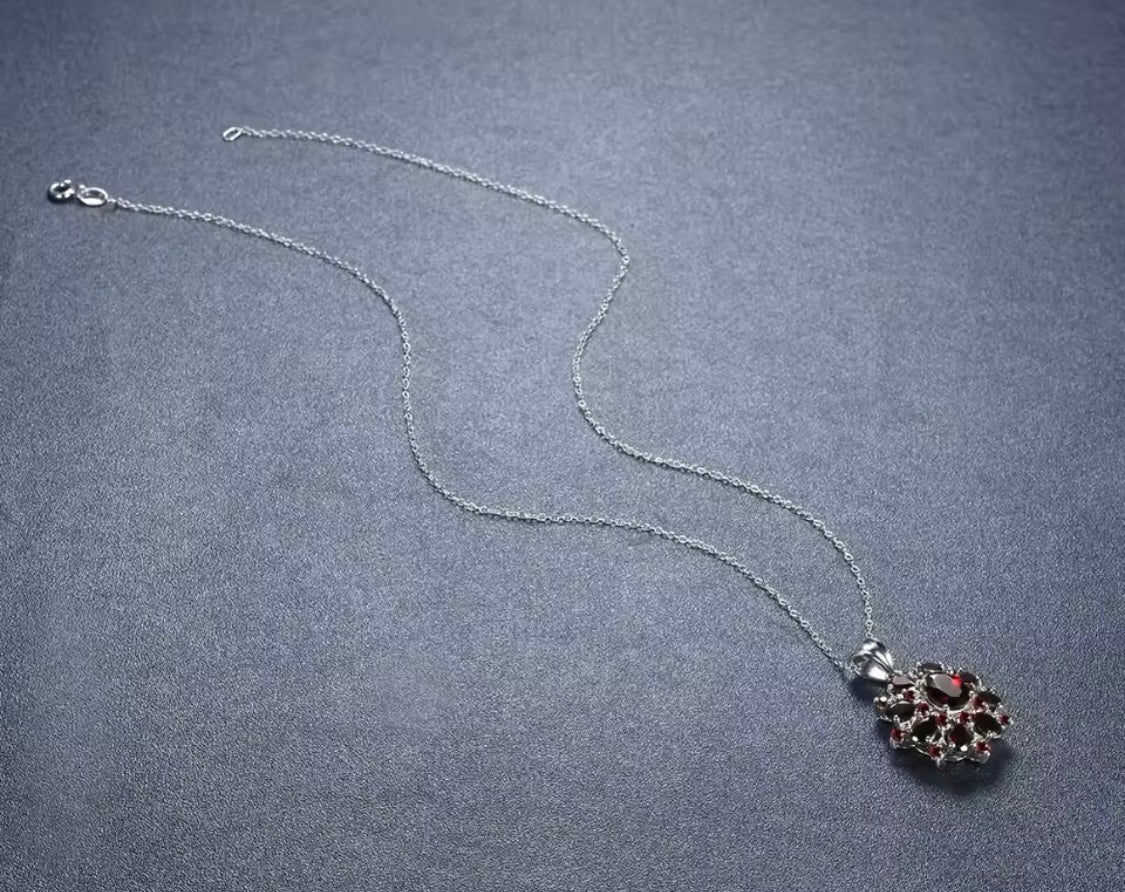 Silver 7.54 ct Garnet Pendant