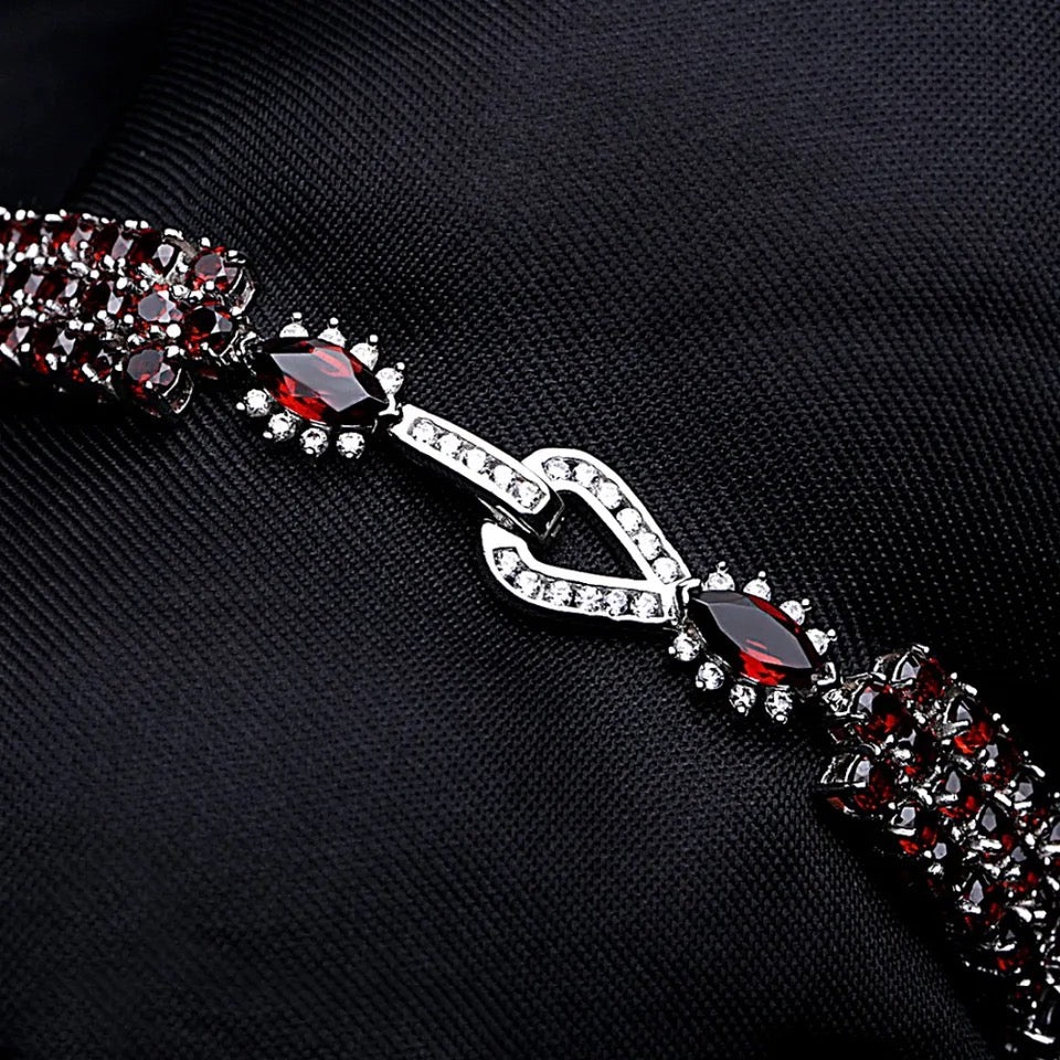 Silver Bracelet with Natural Garnet 30.80 ct – Round Cut, Statement Design