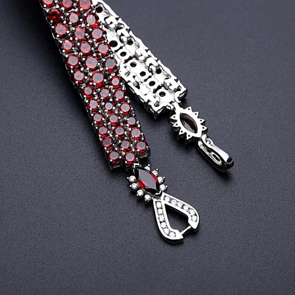 Silver Bracelet with Natural Garnet 30.80 ct – Round Cut, Statement Design