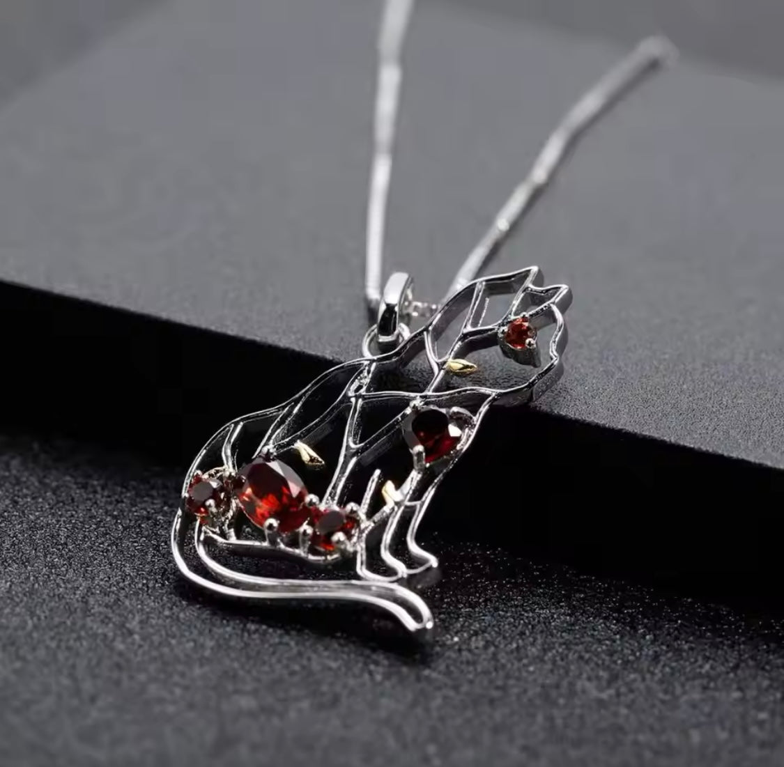 Silver Garnet 1.20 ct Cat Pendant