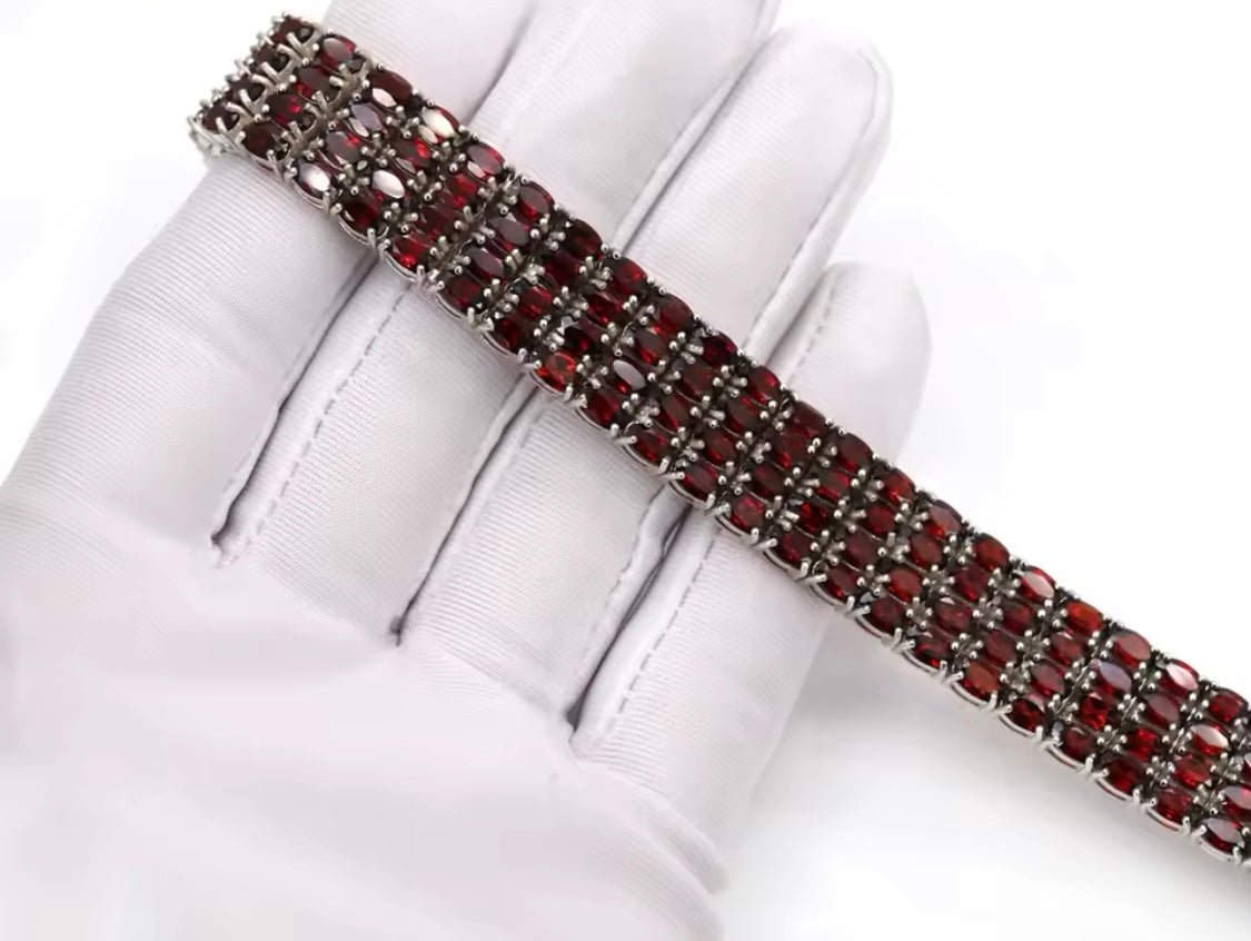 Silver Garnet Bracelet 41.00 ct (Unisex) – Oval Cut, Deep Red