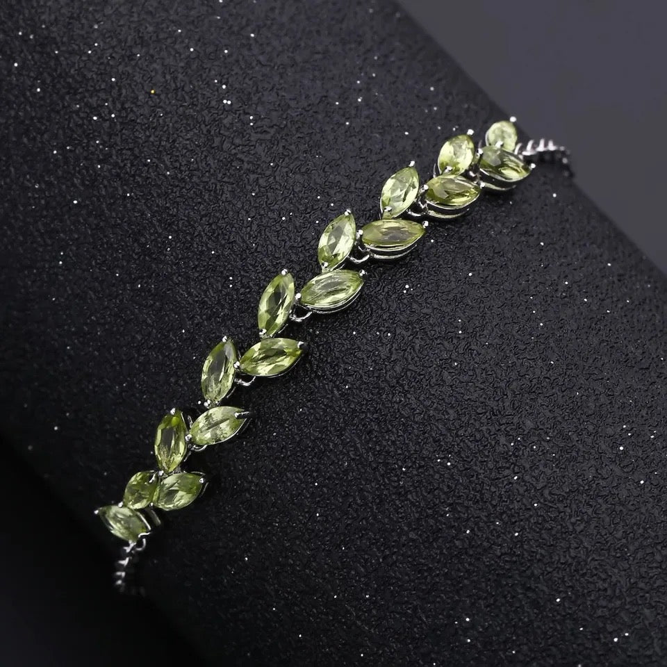 Silver Peridot Bracelet 4.37 ct – Natural Gemstones, Elegant Design