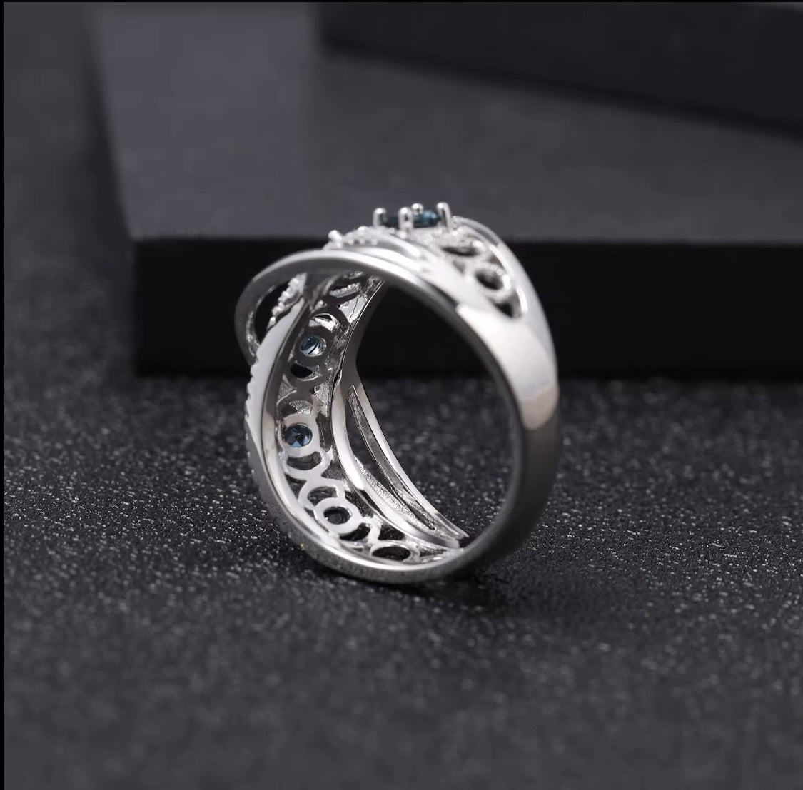 Silver Ring 1.05 ct London Blue Topaz