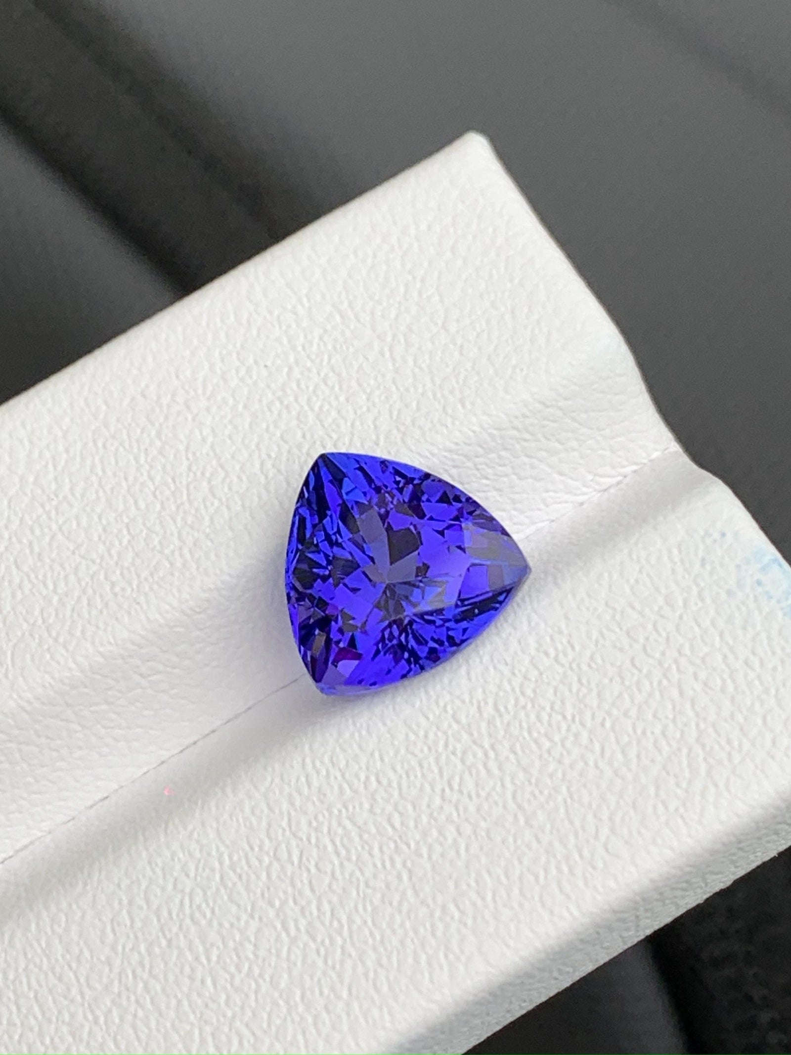 Tanzanite - 4.72 ct