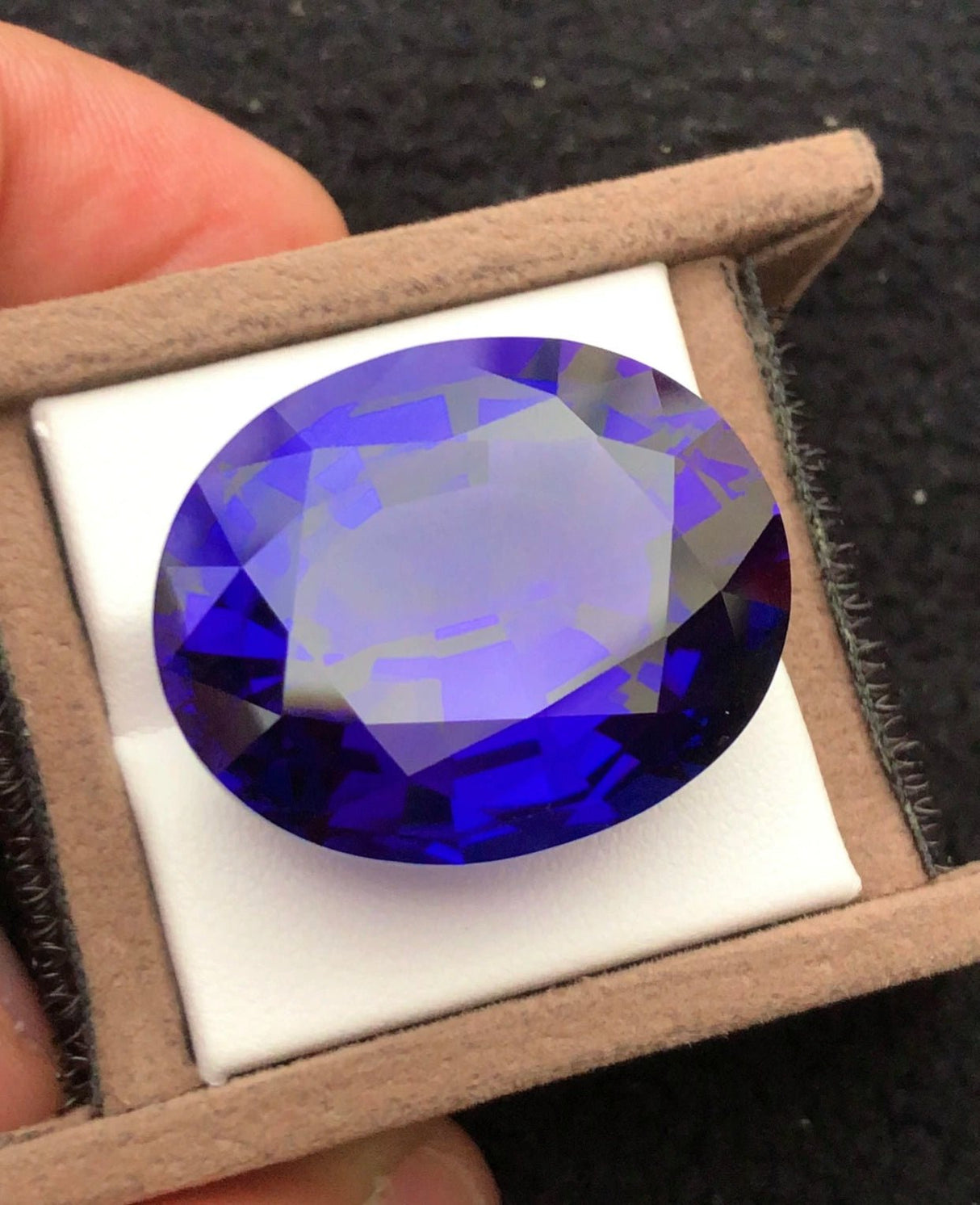 Tanzanite - 67.60 ct