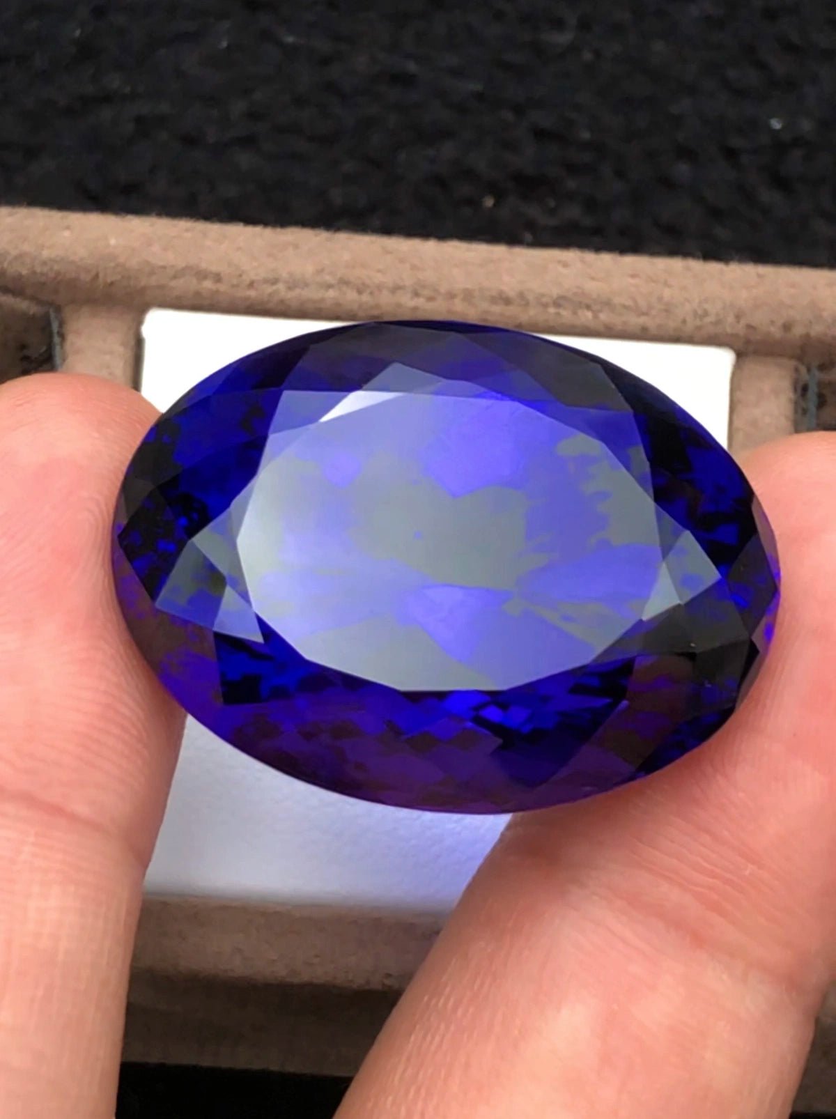 Tanzanite - 85.08 ct