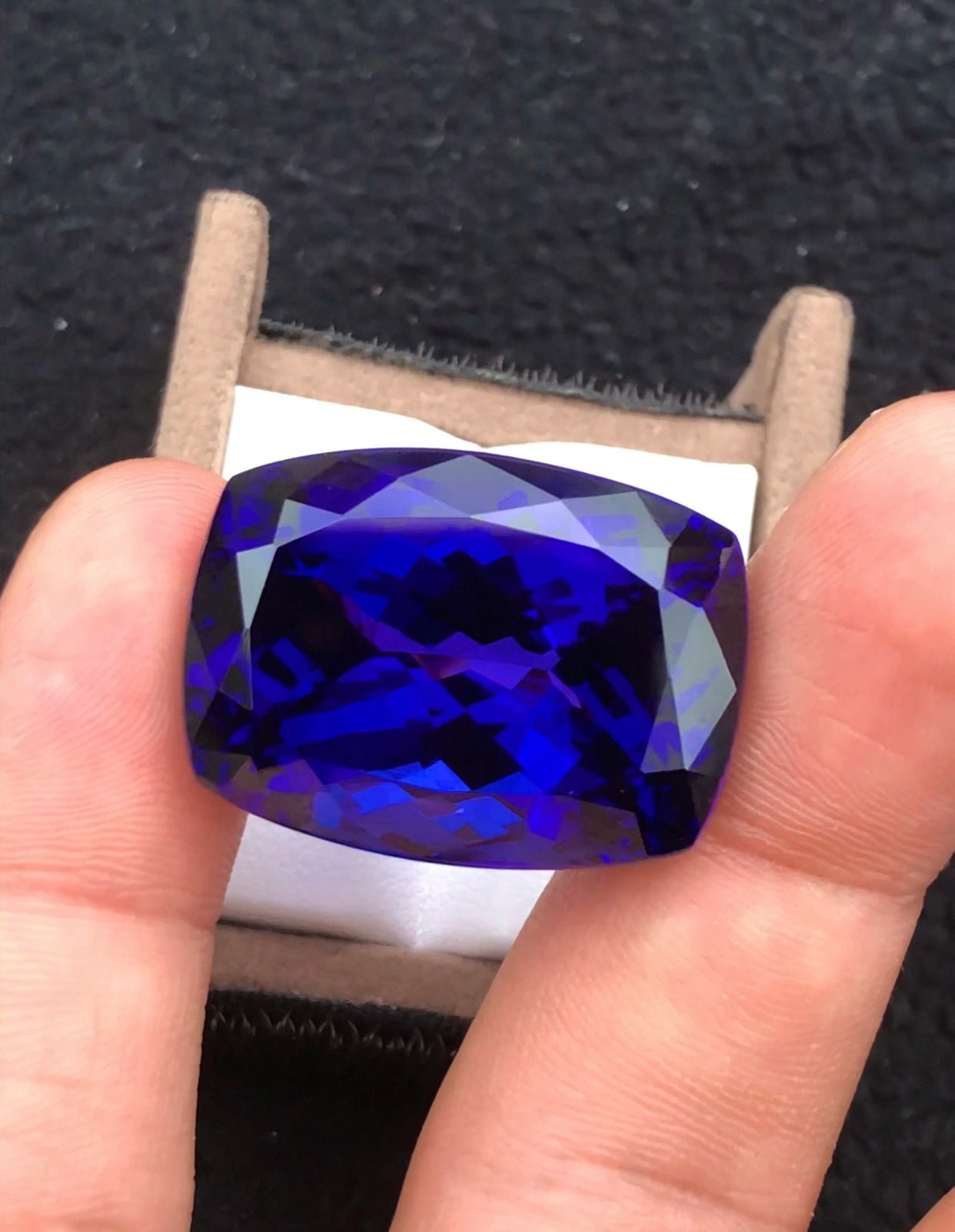 Tanzanite - 85.86 ct