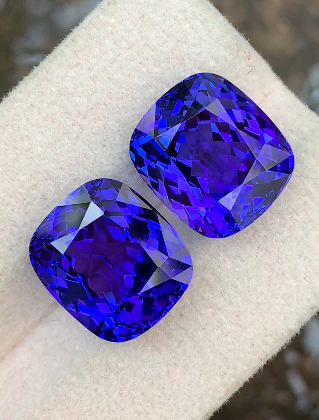 Tanzanite Pair - 22.60 ct