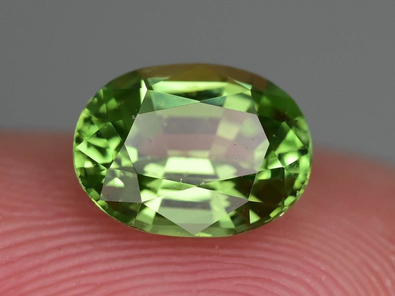 Ugrandite Garnet 1.16 ct – Mint Grossular, Oval Cut, Untreated, Tanzania