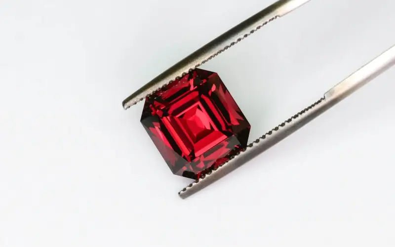 Umbalite Garnet 6.63 ct – Vivid Red, Emerald Cut