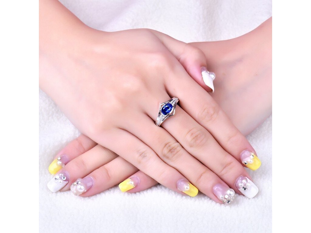 14K White Gold 0.88ct Sapphire Ring with Natural Diamonds