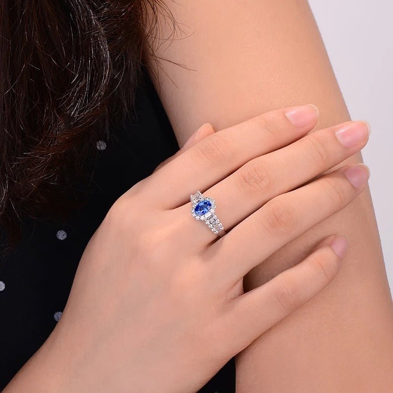 14K White Gold 1.10 ct Sapphire Ring with Natural Diamonds