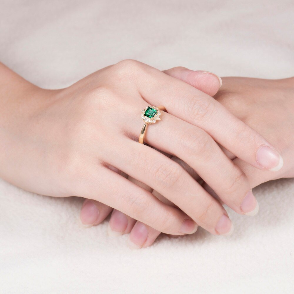 14Kt Gold Natural Diamond & 0.42 ct Emerald Ring