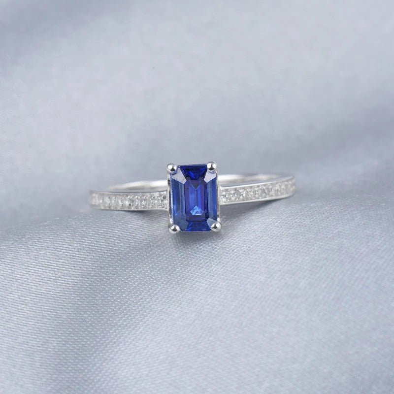 14Kt White Gold Blue & 0.93 ct Sapphire Diamond Ring