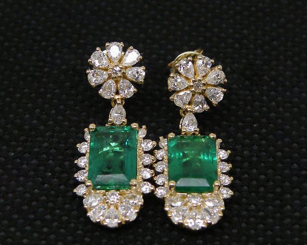 14Kt Yellow Gold 2.66ct Emerald Earrings with Diamonds