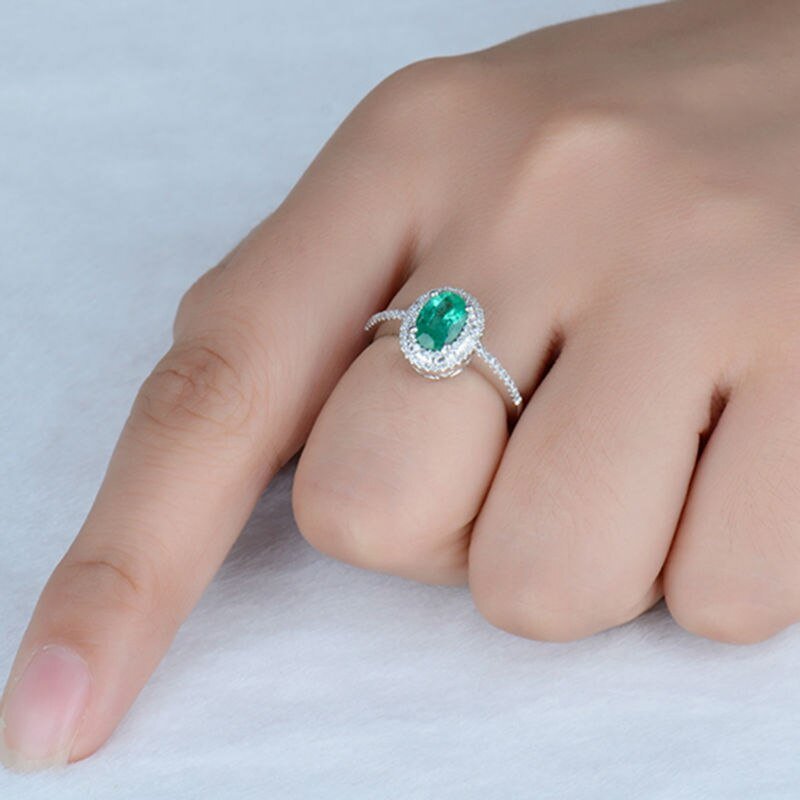 18Kt Gold Diamond 0.78 ct Emerald Ring