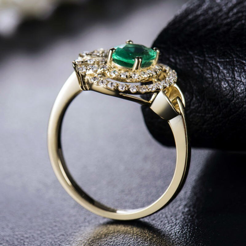 18Kt Gold Natural Diamond & 0.70 ct Emerald Ring