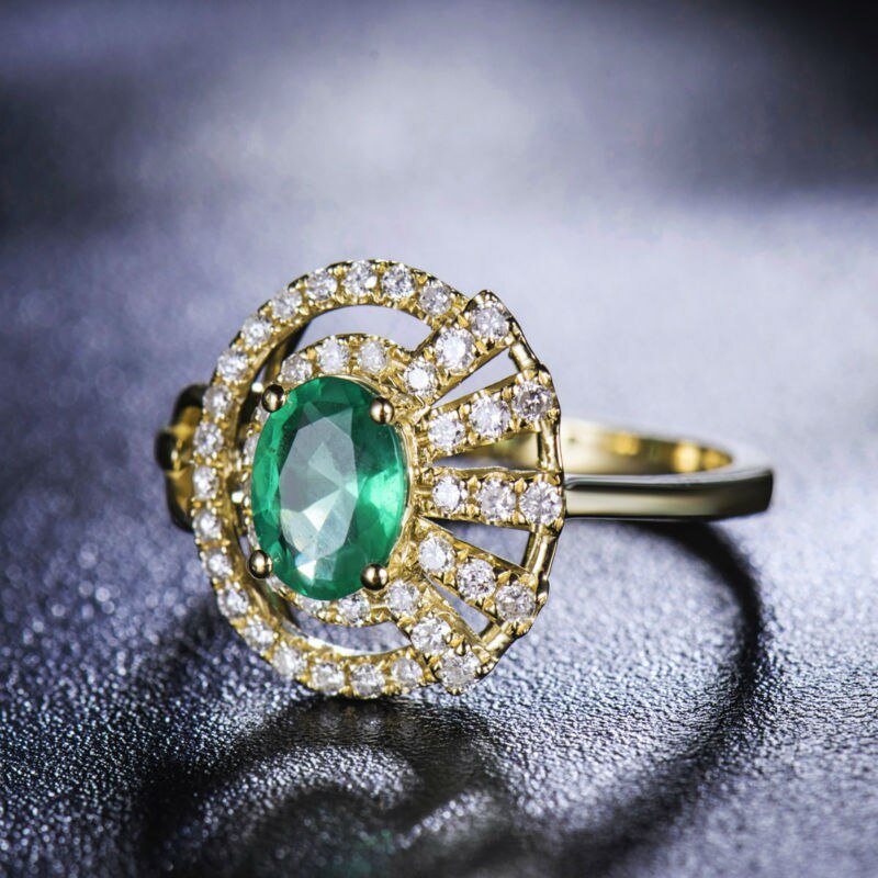 18Kt Gold Natural Diamond & 0.70 ct Emerald Ring