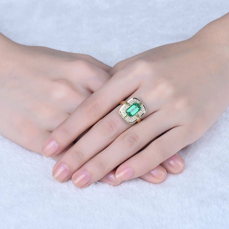 18Kt Gold Natural Diamond & 1.85 ct Emerald Ring - Unisex
