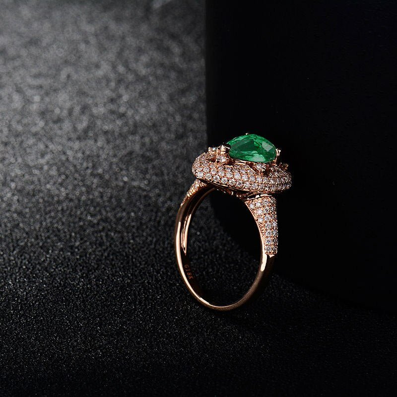 18Kt Rose Gold Diamond 1.67 ct Emerald Ring
