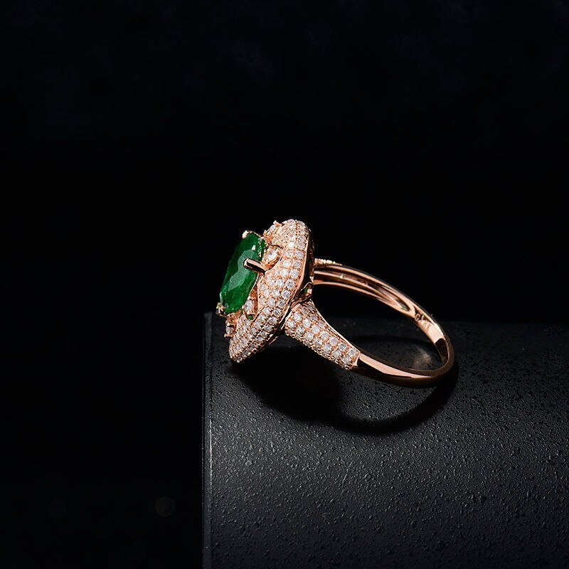 18Kt Rose Gold Diamond 1.67 ct Emerald Ring