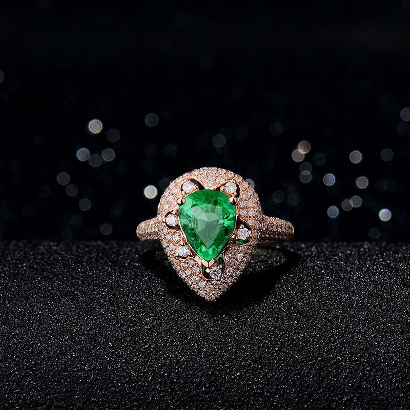 18Kt Rose Gold Diamond 1.67 ct Emerald Ring