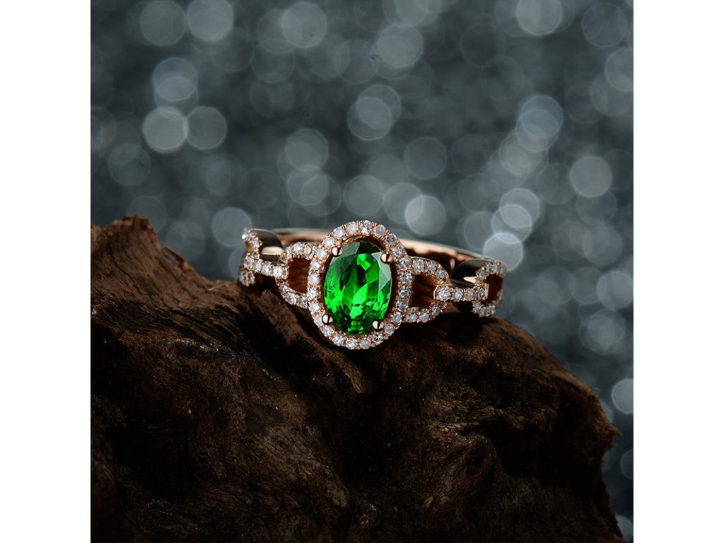 18Kt Rose Gold Natural Diamonds 0.68ct Tsavorite Gemstone