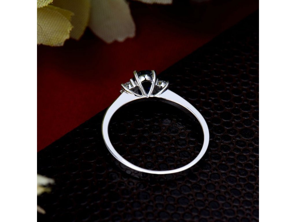 18Kt White Gold 0.70ct Sapphire Ring with Natural Diamonds