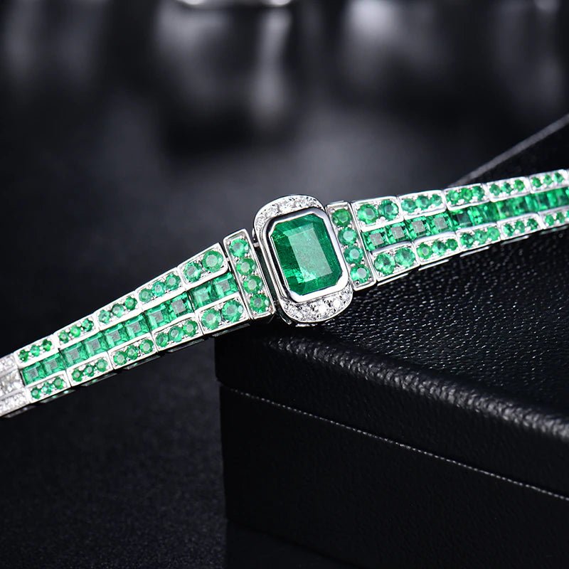 18Kt White Gold 10.82 ct Emerald Bracelet with Natural Diamond (Unisex)