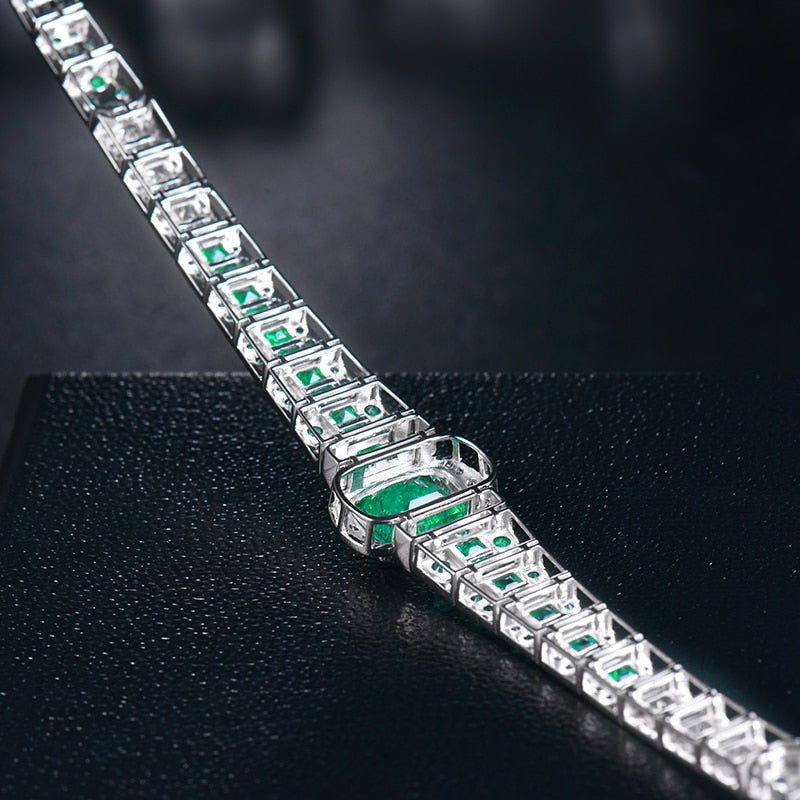18Kt White Gold 10.82 ct Emerald Bracelet with Natural Diamond (Unisex)
