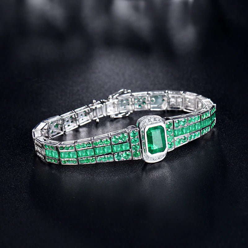 18Kt White Gold 10.82 ct Emerald Bracelet with Natural Diamond (Unisex)