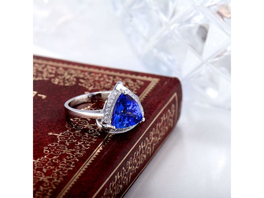 18Kt White Gold 2.75ct Tanzanite Ring with Diamonds