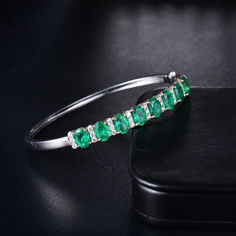 18Kt White Gold 5.86 ct Emerald Bracelet with Diamonds