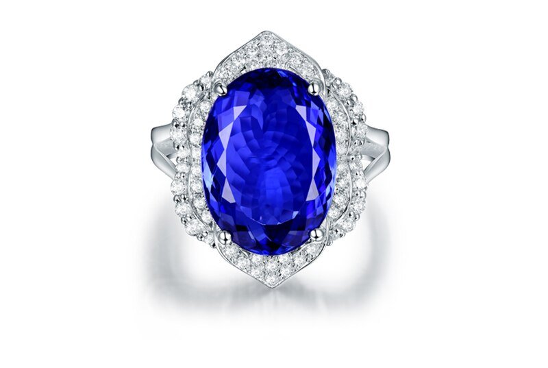 18Kt White Gold 8.45ct Tanzanite Ring with Diamonds