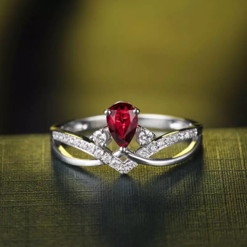 18Kt White Gold Diamond 0.49 ct Ruby Ring