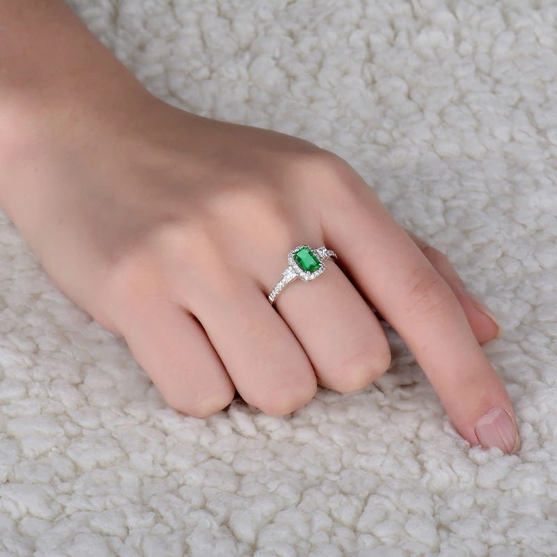 18Kt White Gold Diamond 0.65ct Emerald Ring