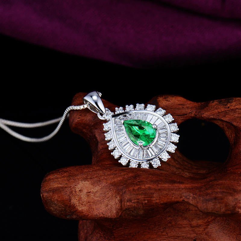 18Kt White Gold Diamond 1.06 ct Emerald Pendant