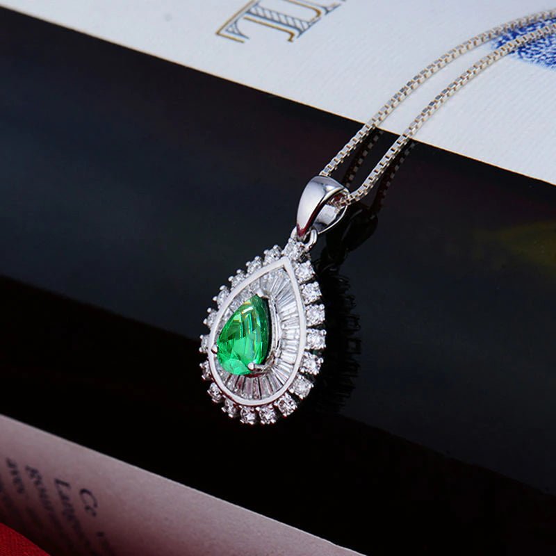 18Kt White Gold Diamond 1.06 ct Emerald Pendant