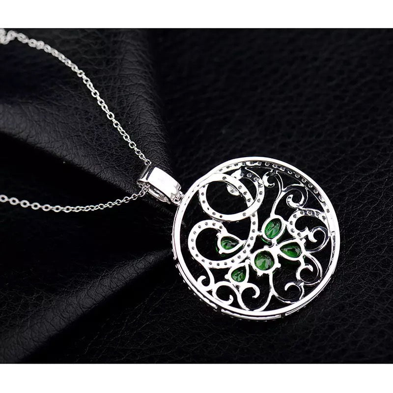 18Kt White Gold Diamond 1.67 ct Tsavorite Pendant