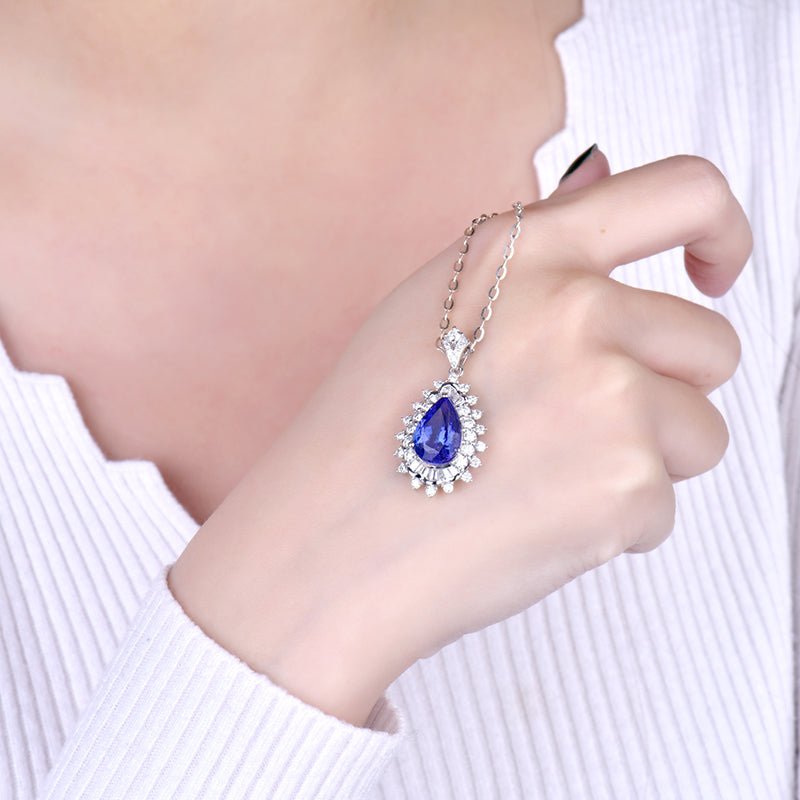 18Kt White Gold Diamond 4.14 ct Tanzanite Pendant