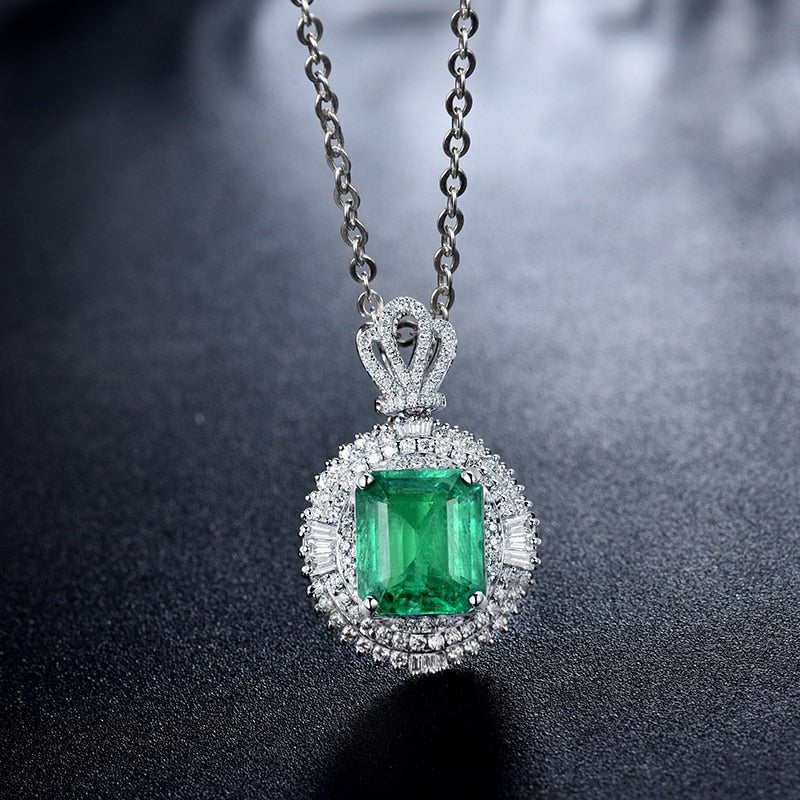 18Kt White Gold Diamonds 4.50 ct Emerald Pendant (Unisex)