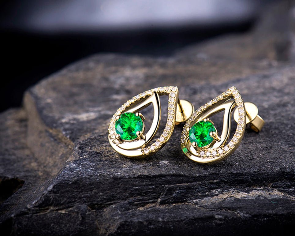 18Kt Yellow Gold 1.25ct Tsavorite Earrings with Diamond
