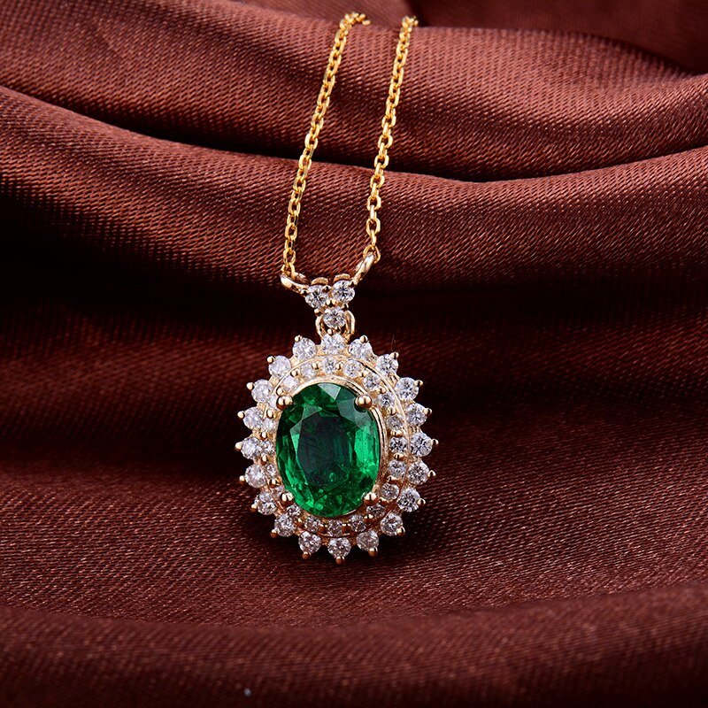 18Kt Yellow Gold Diamond 1.44 ct Emerald Pendant
