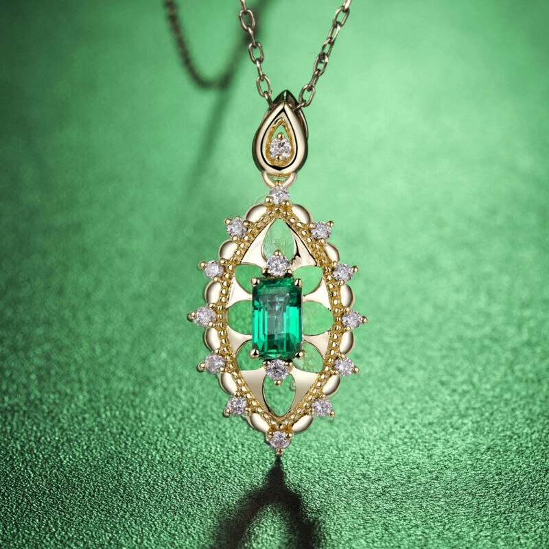 18kt Yellow Gold Diamonds 0.53 ct Emerald Pendant
